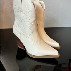 Women's Cream Western Block Heel Ankle Boots